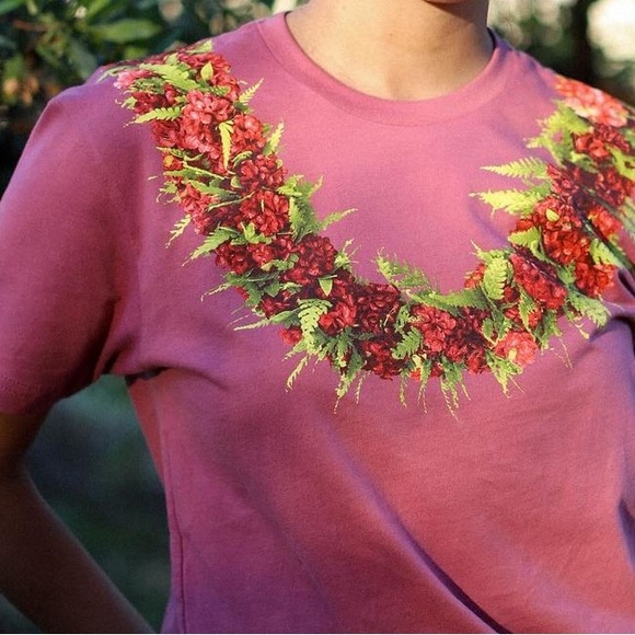 Merrie Monarch Tshirt - Picture 1 of 2